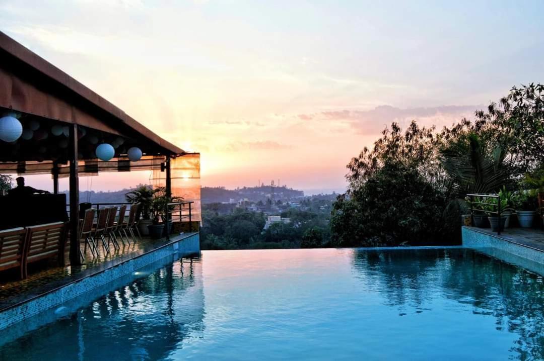 Silverador Resort Thane Luaran gambar