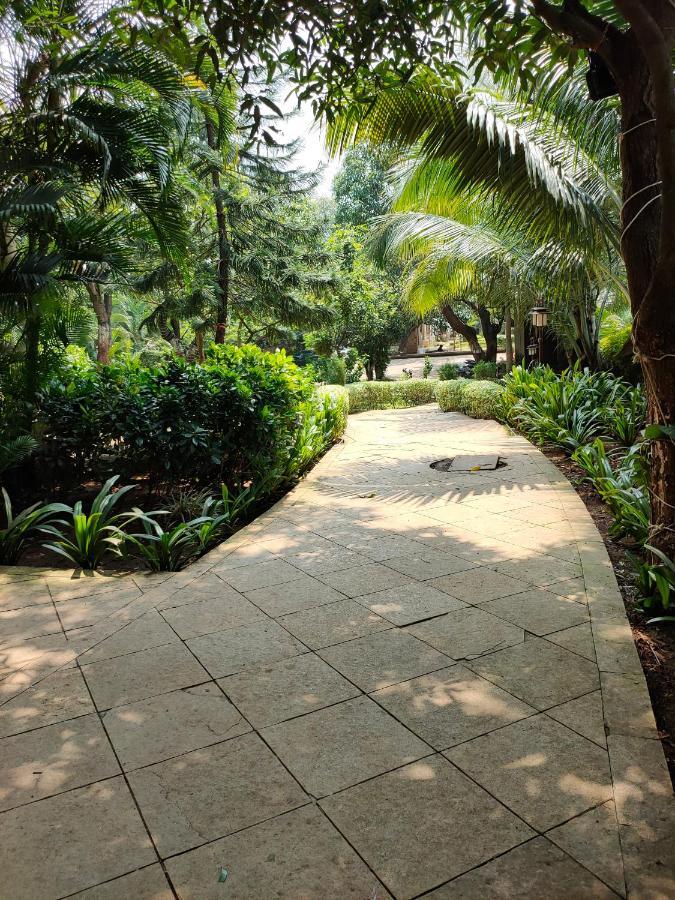 Silverador Resort Thane Luaran gambar